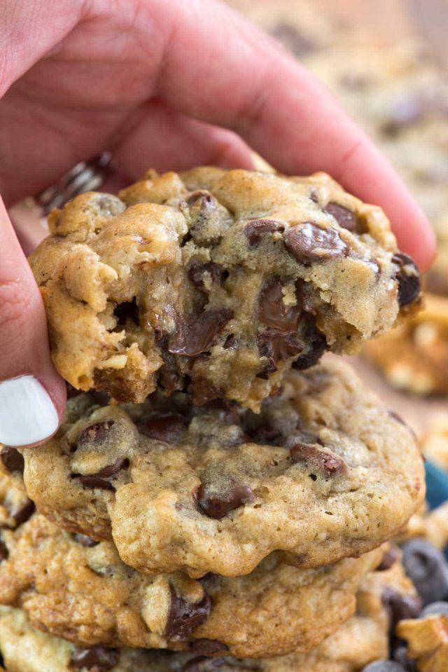 Copycat-Doubletree-Chocolate-Chip-Cookies-8-of-9-640x959